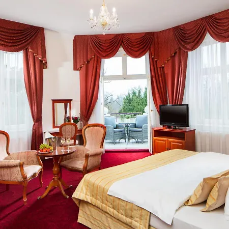 Отель Imperial & 4*