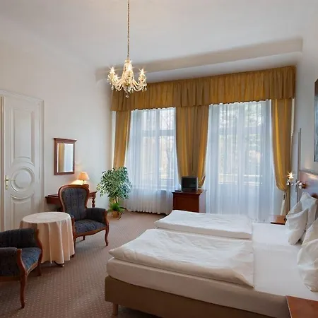 Отель Imperial & 4*